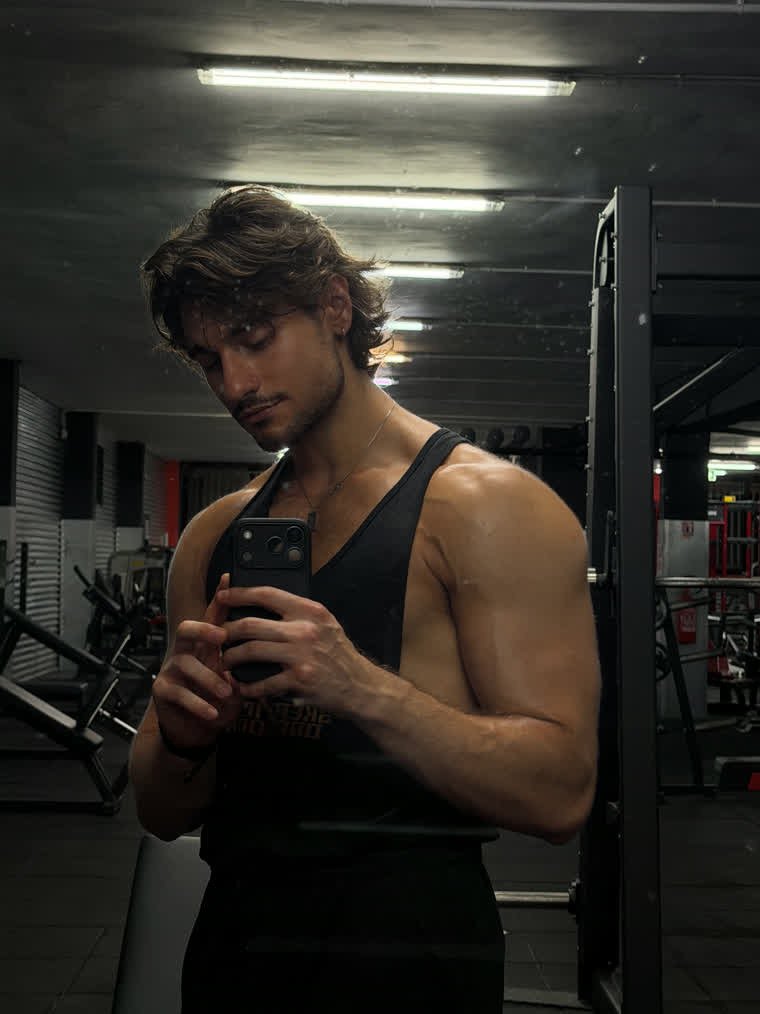 Nicola durante un allenamento con i pesi